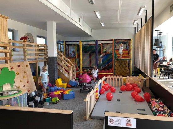 Bistro z bawialnia "Guzik z petelka"